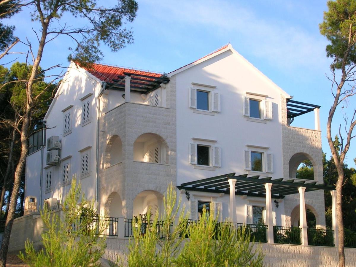 Apartments Villa La Riva - Seafront Accommodation Sutivan Exterior foto