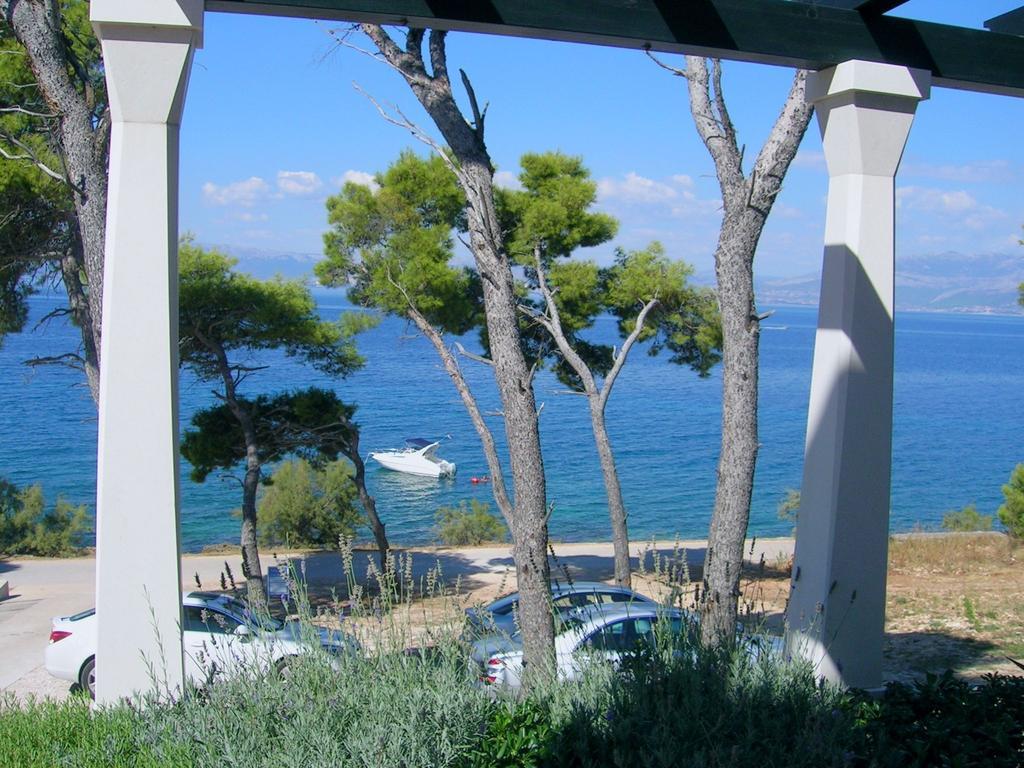 Apartments Villa La Riva - Seafront Accommodation Sutivan Exterior foto