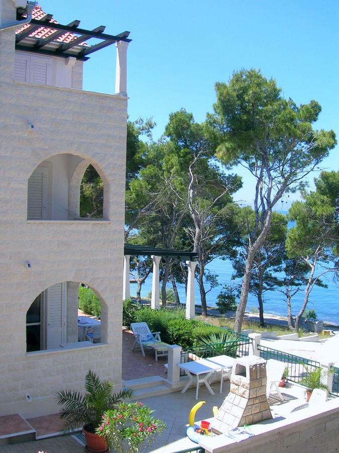 Apartments Villa La Riva - Seafront Accommodation Sutivan Exterior foto
