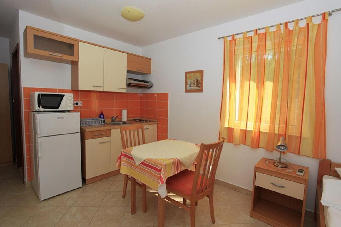 Apartments Villa La Riva - Seafront Accommodation Sutivan Exterior foto